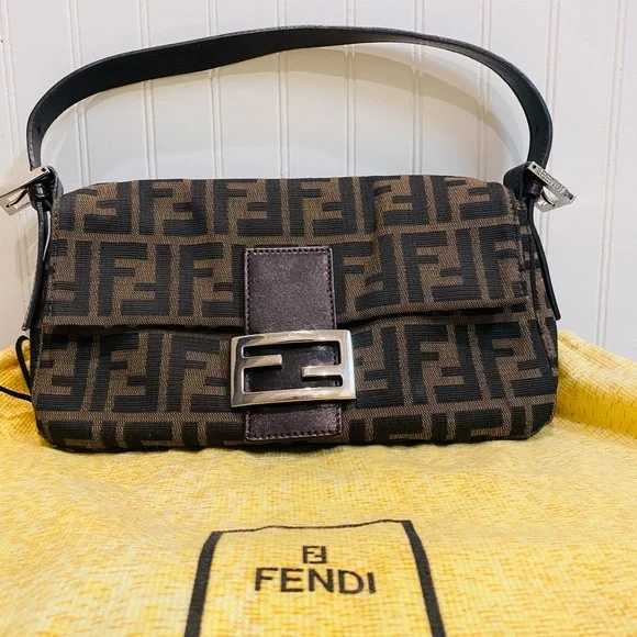 Authentic Fendi Zucca FF Baguette Shoulder Handbag Purse & Dust Bag Pre-owned - Picture 2 of 14